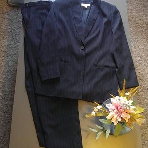 Suit Gorgeous Amanda Smith petite pin stripe suit